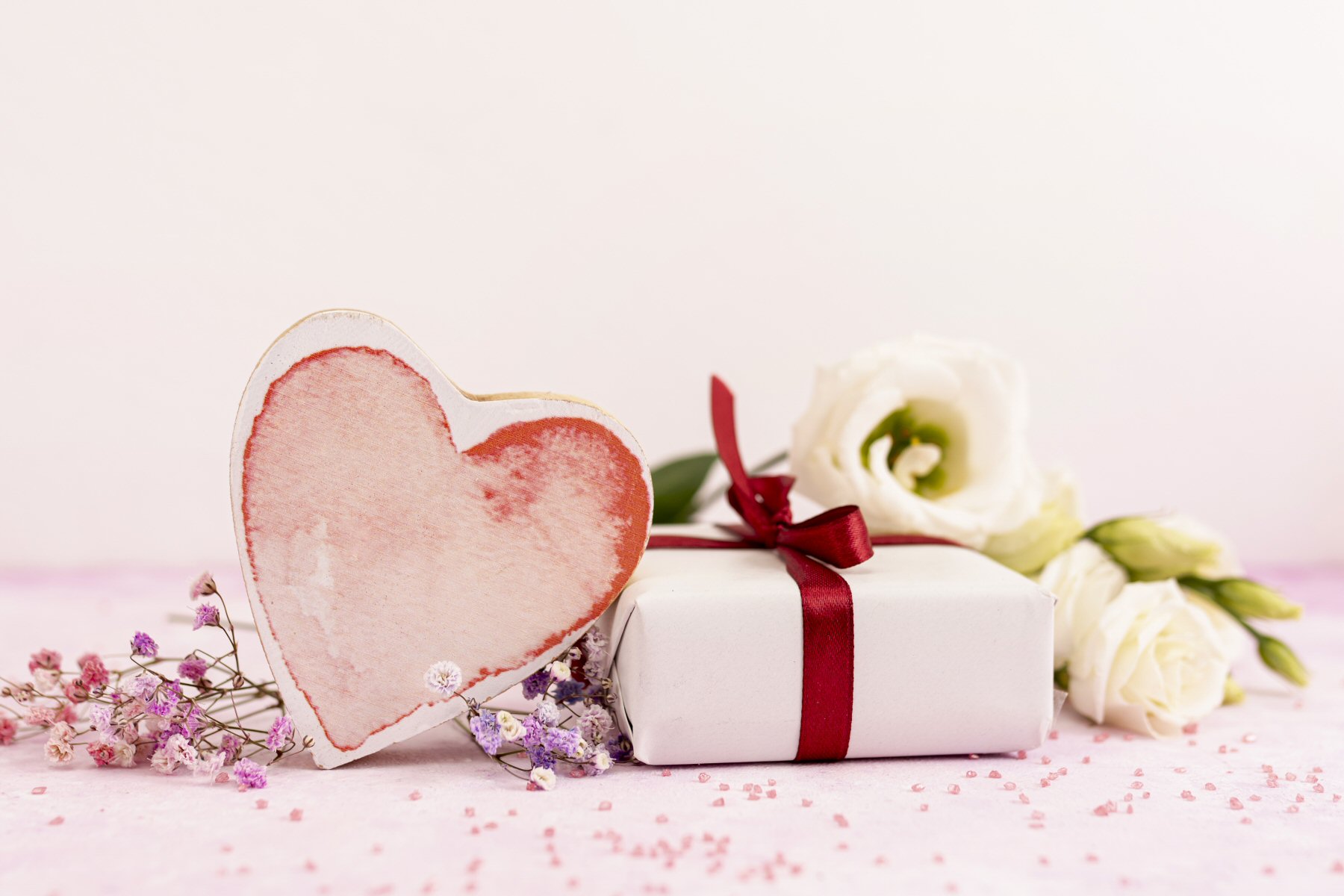 Detailed Look On Valentines Day Gift Hampers